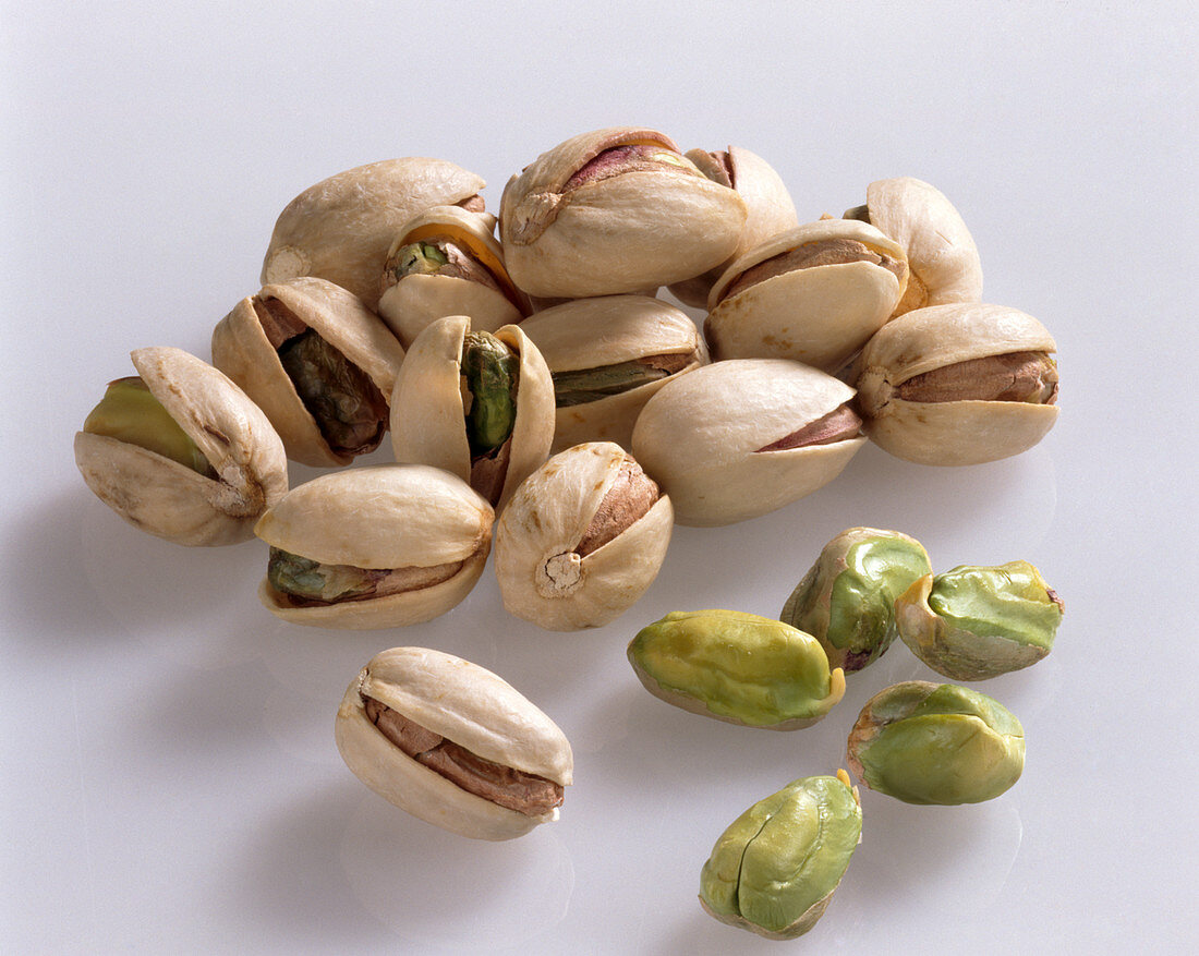 Pistachios from the USA, with and without shells