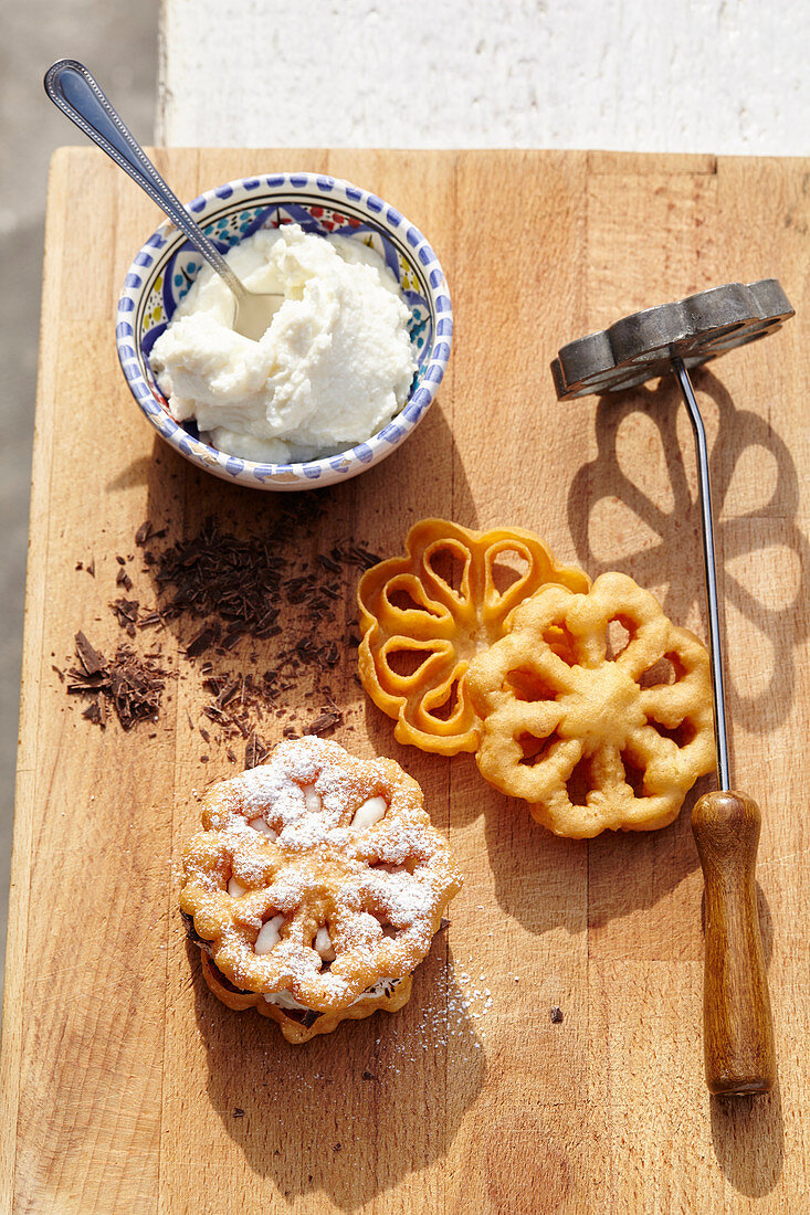 Baci panteschi (Schmalzgebäck aus Pantelleria, Italien)