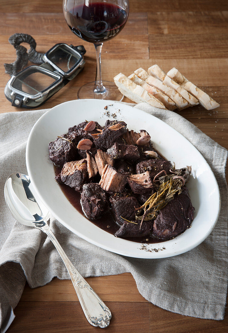 Peposo alla fornacina (Rinderragout mit Chianti und Pfeffer, Italien)