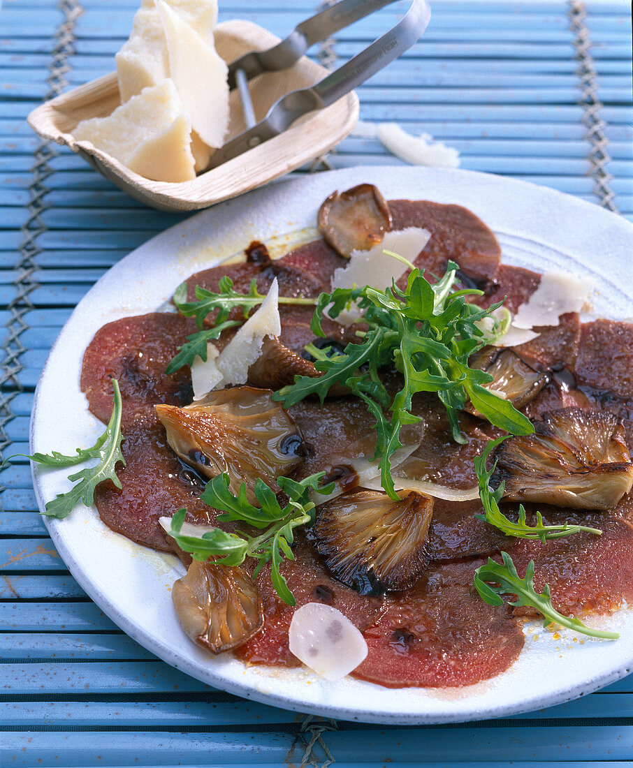 Flamed beef fillet with rocket, mushrooms and parmesan