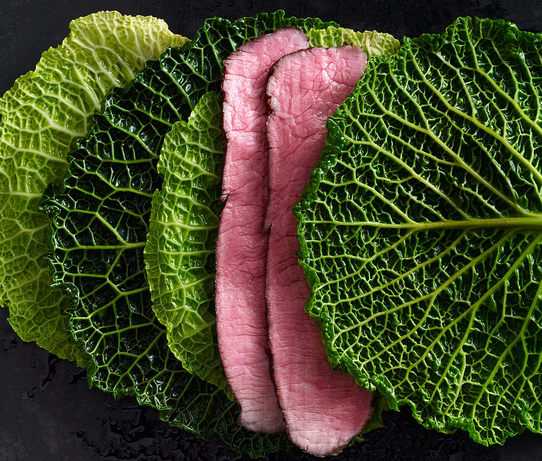 Roast beef and savoy cabbage leaves