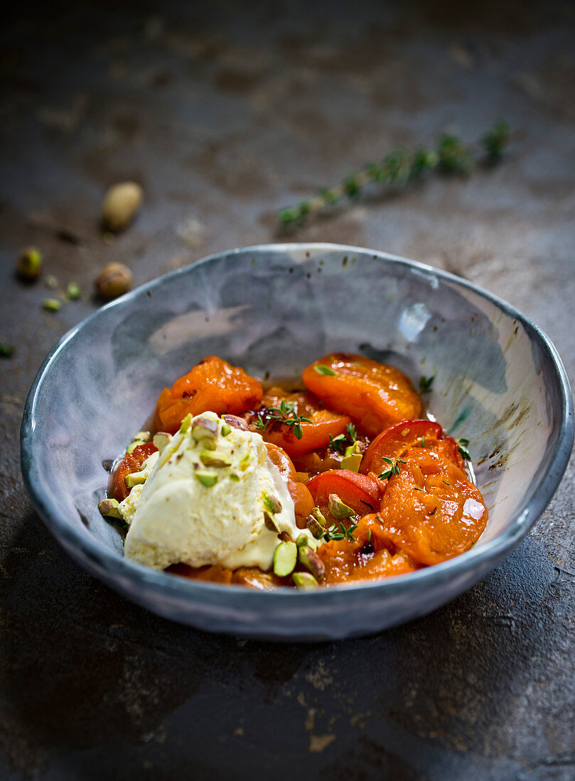 Baked apricots with ice cream and pistachios