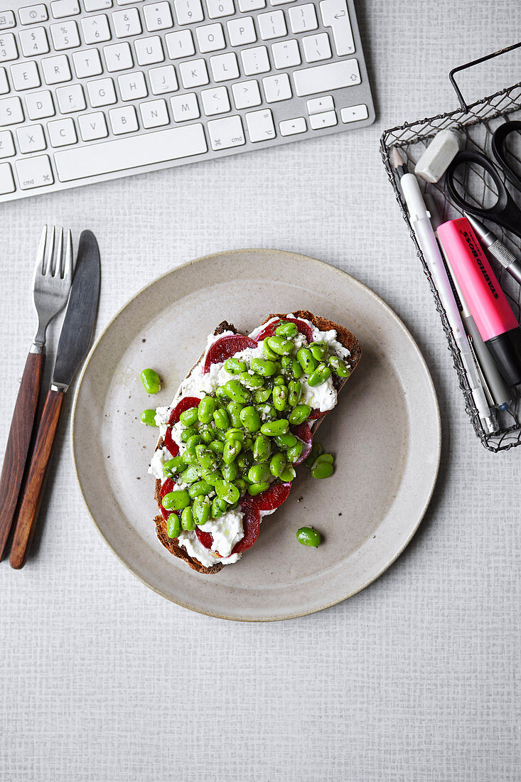 Toast with Feta and minty beans