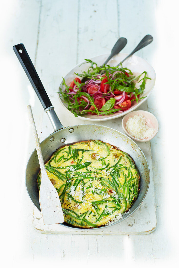 Prunkbohnen-Tortilla mit Tomatensalat