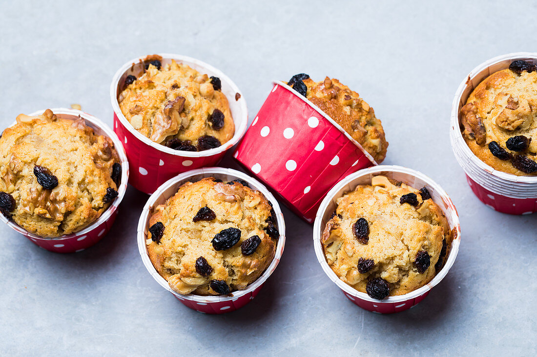 Apple sauce muffins with rum-soaked raisins