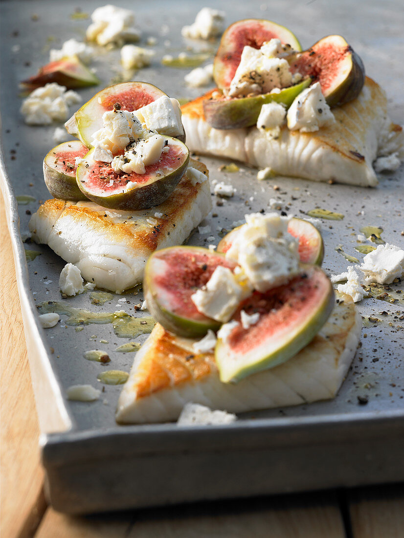 Roasted sea bass fillets with figs and goat's cheese