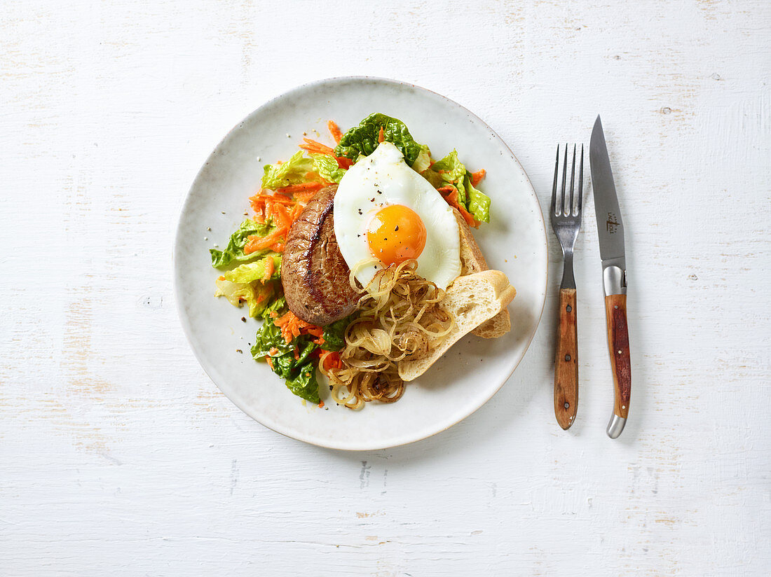 'Lomo a lo pobre' – fillet steak with a fried egg (Chile)