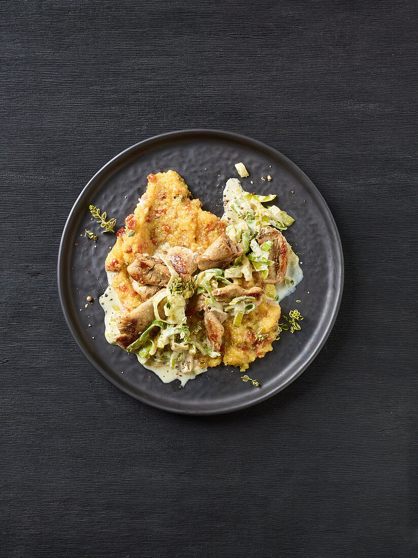 Schweinegeschnetzeltes mit Tomatenpolenta