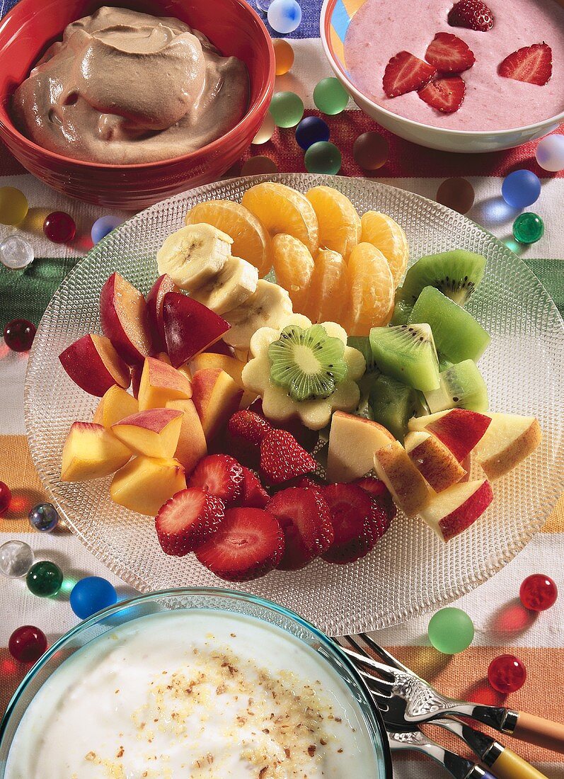 Fruit fondue: pieces of fresh fruit with sweet sauces & dips