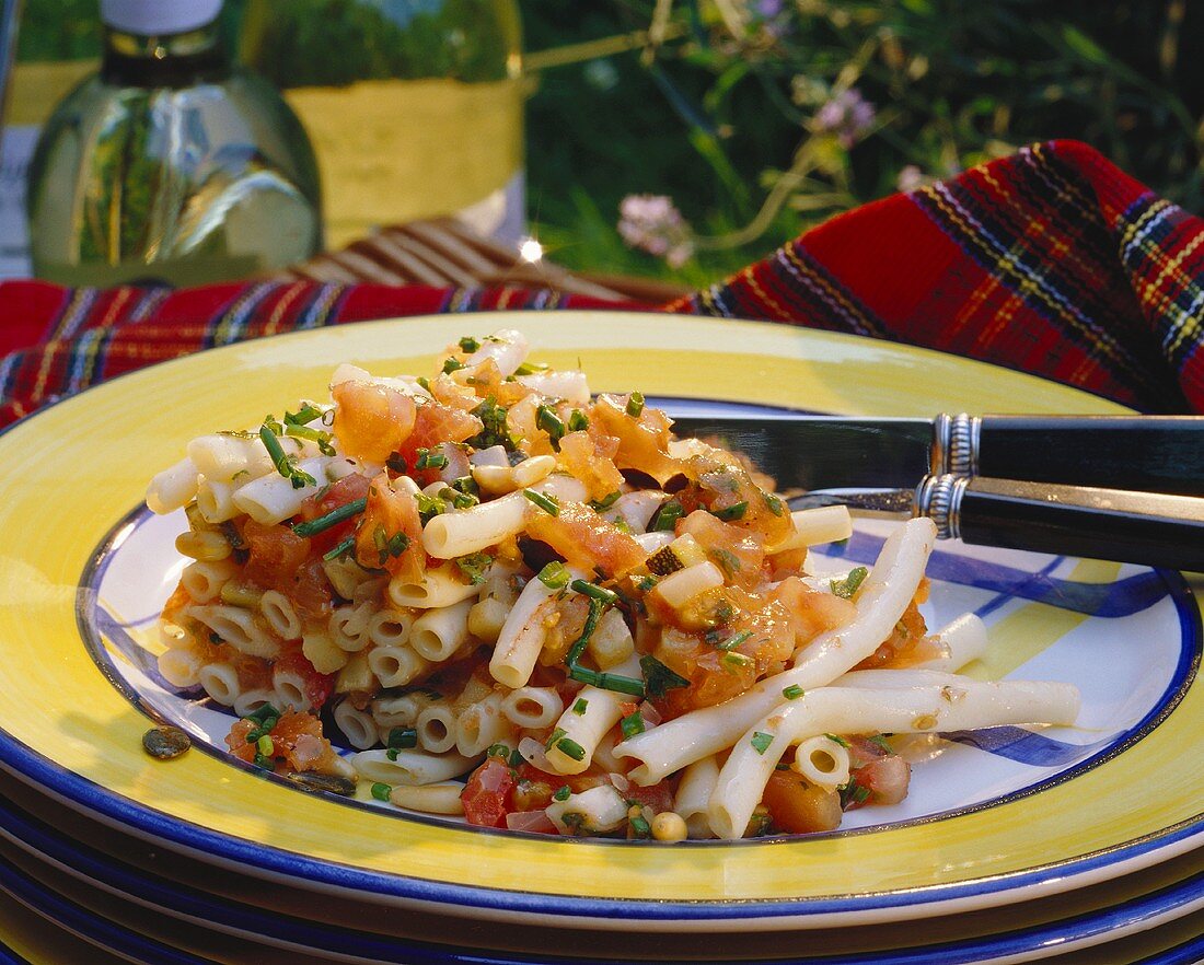 Kalte Makkaroni-Gemüse-Casserole (Makkaroni-Gemüse-Salat)