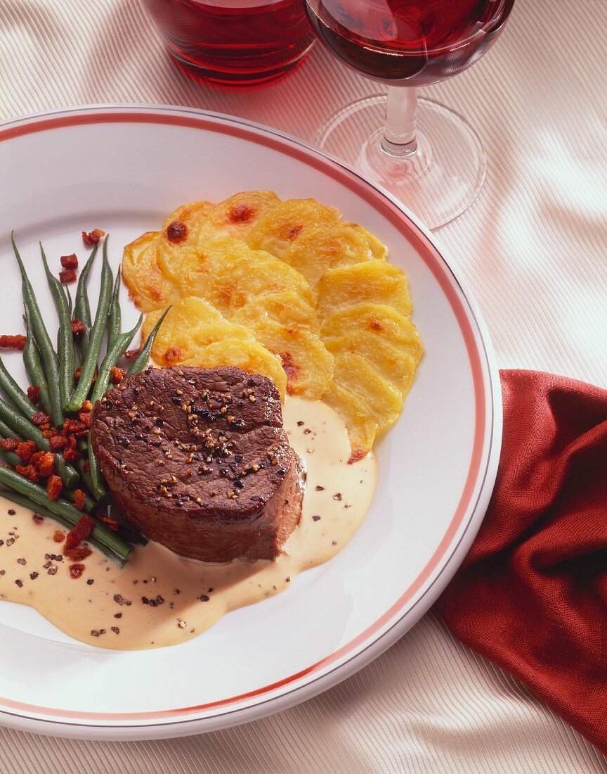 Beef medallions with green beans with bacon & potato gratin