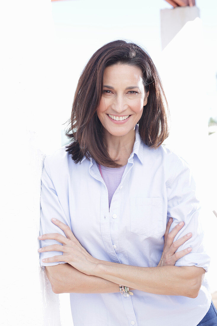 A brunette woman wearing a light shirt