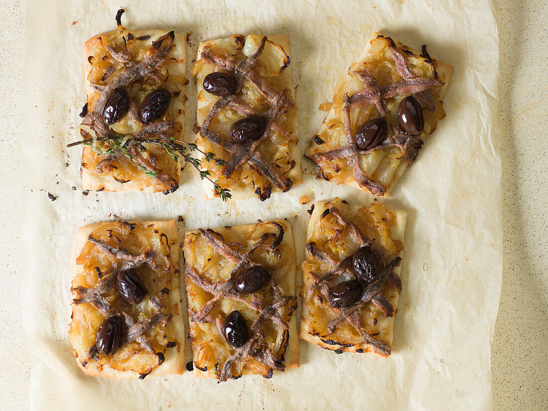 Pissaladière with anchovies and olives