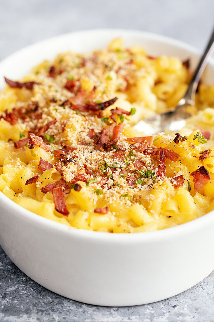 Macaroni and Cheese mit Speck (Nudelauflauf, USA)