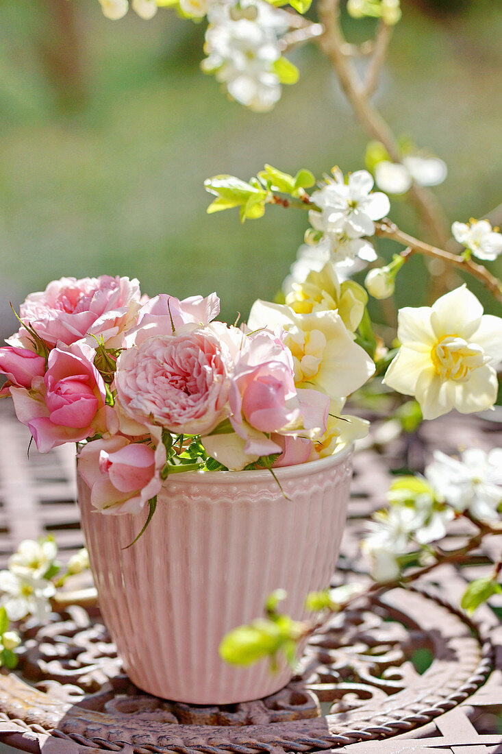 Small posy of roses and narcissus