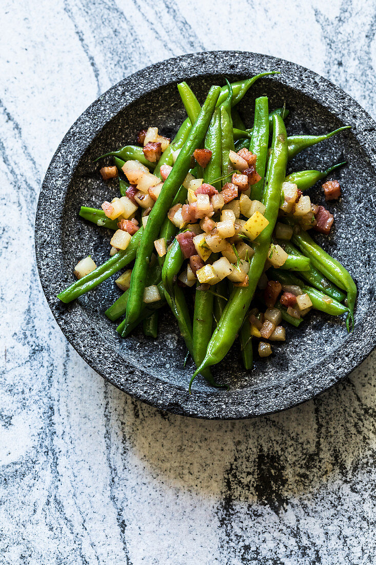 Green beans with pears and bacon