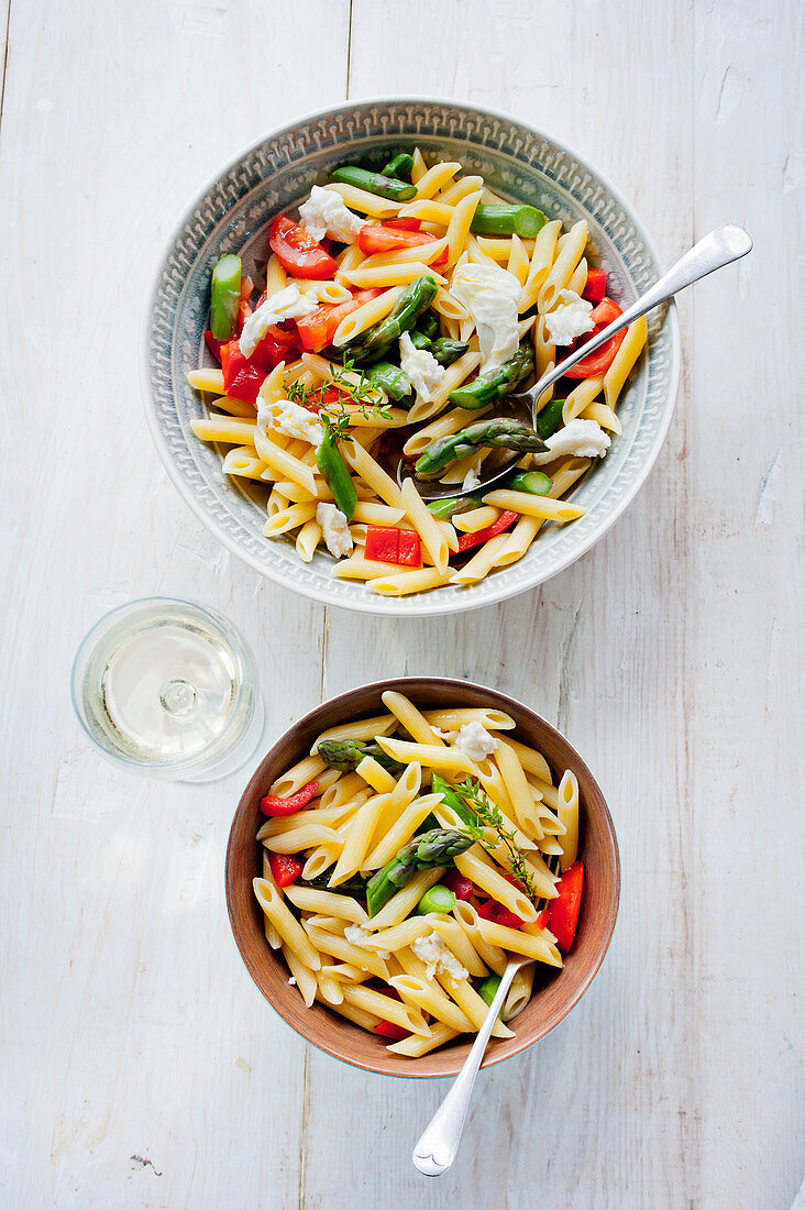 Penne salad with green asparagus and cherry tomatoes