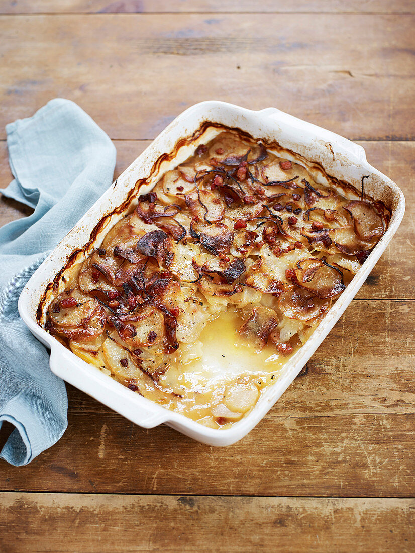 Boulanger-Kartoffeln mit Speck und Zwiebeln