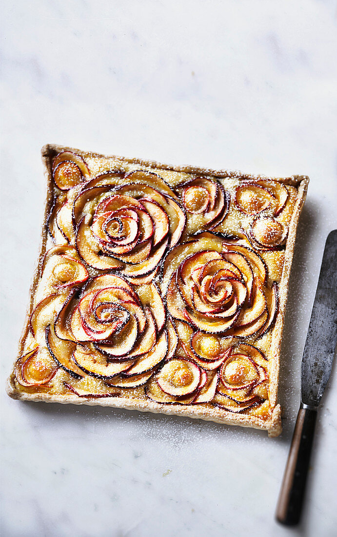 Apple rose tart