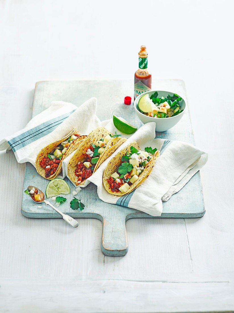 Chipotle-Hähnchen-Tacos mit Ananassalsa