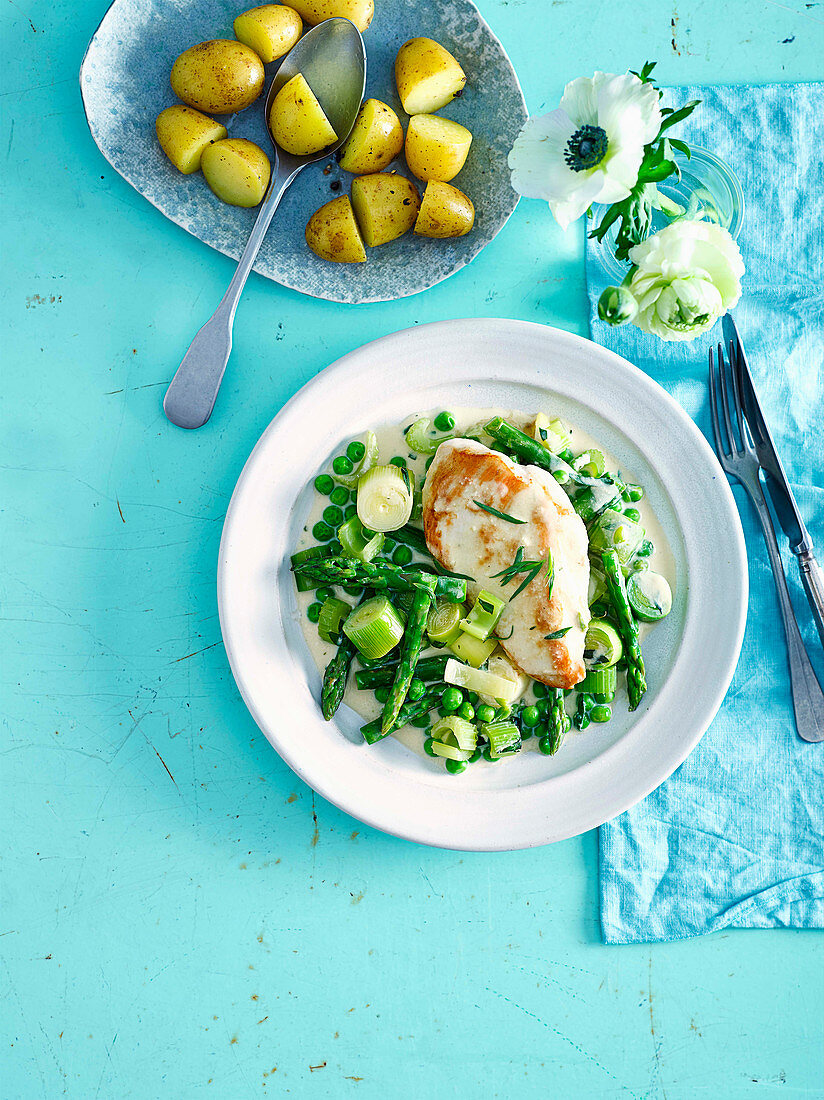 Creamy chicken and asparagus braise