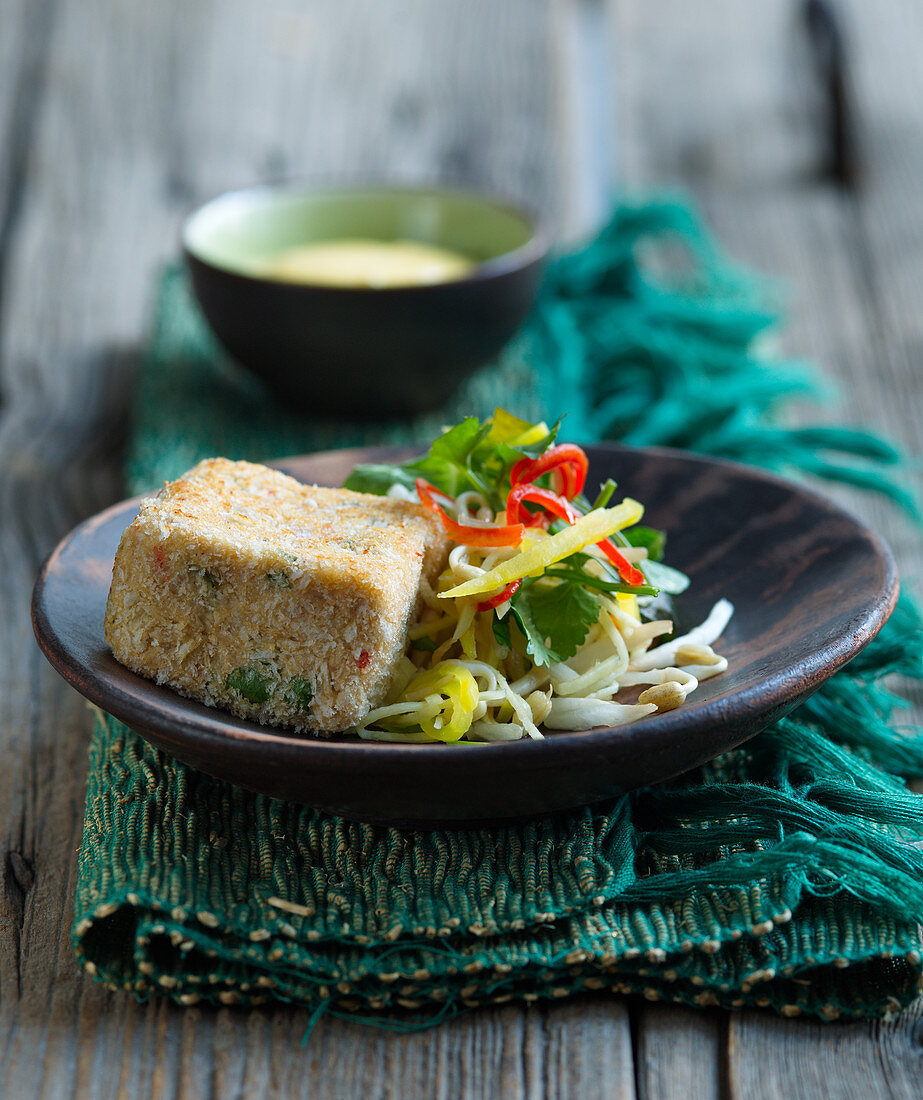 Crab cake with mango mayonnaise and wakame