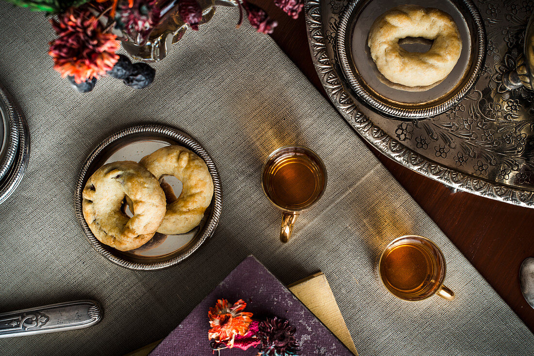 Süßes Dattelgebäck mit Tee (Tunesien)