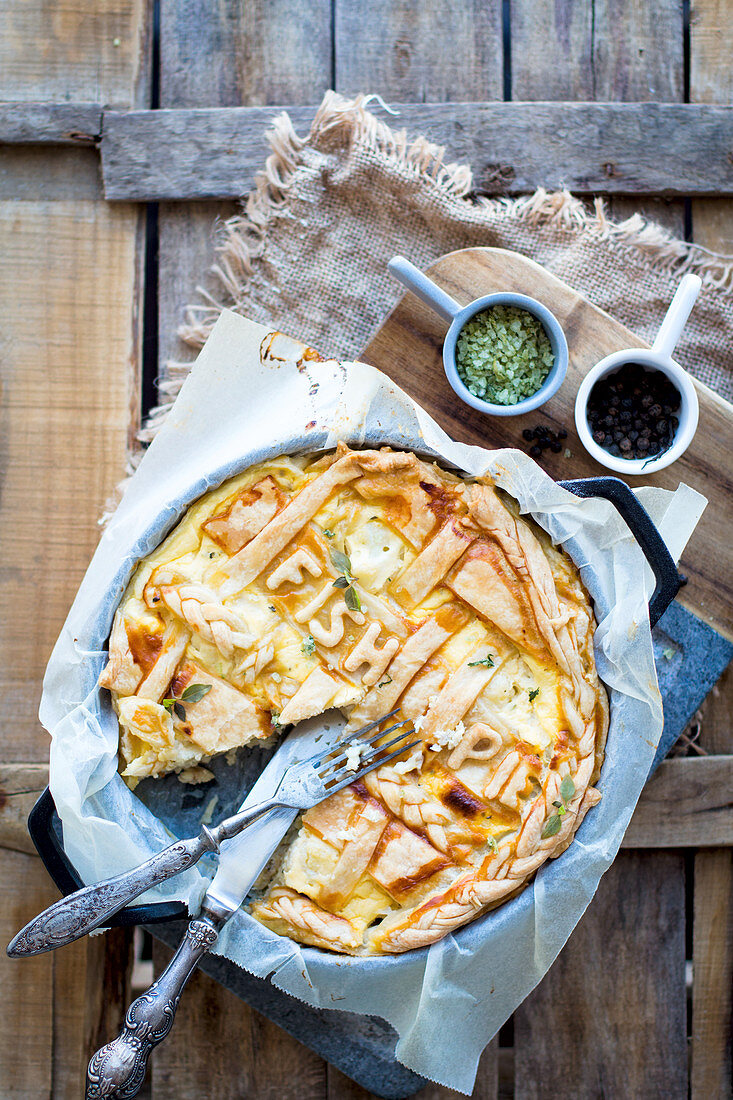 Fisch-Pie mit dekorativem Teigdeckel