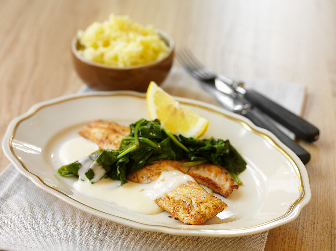 Perch fillet with spinach and white wine sauce