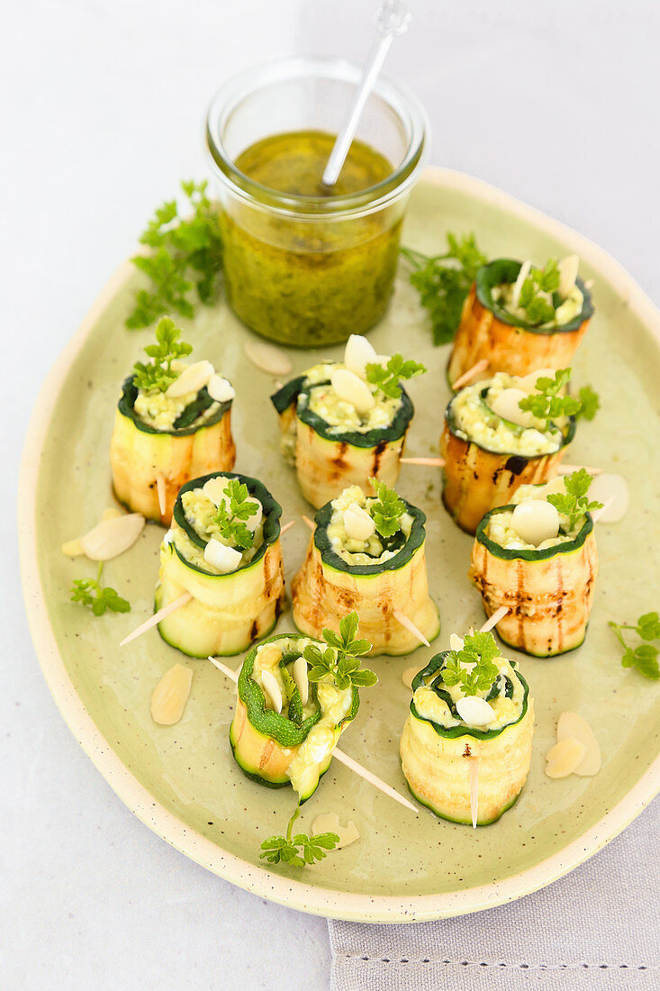 Grilled courgettes stuffed with pesto, cheese and almonds