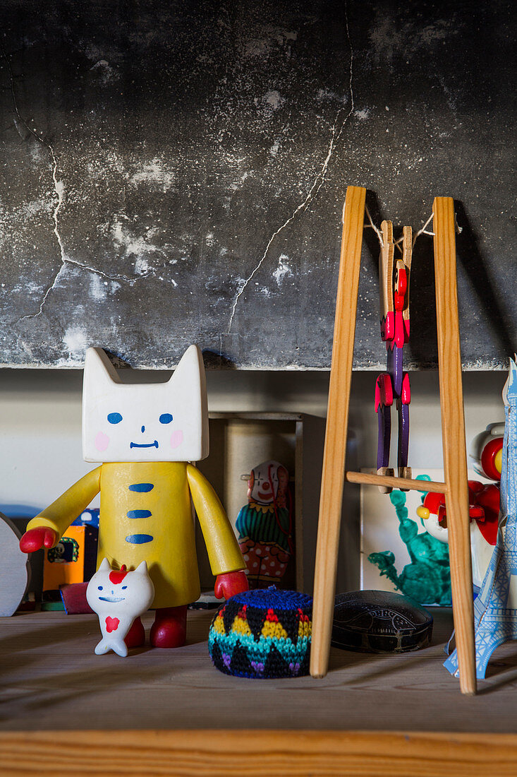 Cat figurine on desk in child's bedroom