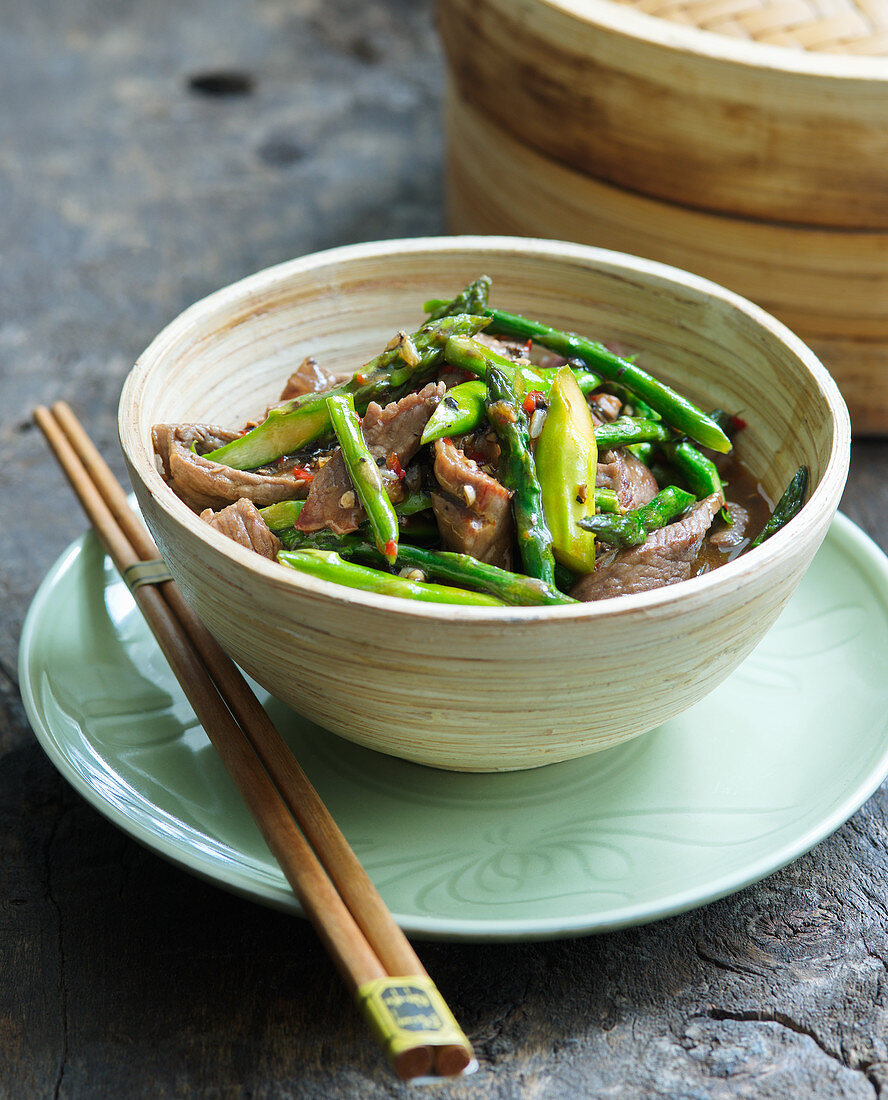 Indonesian beef with pepper sauce and wok beans