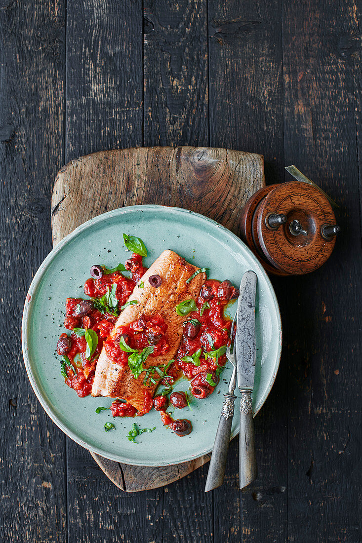 Trout with tomato sauce