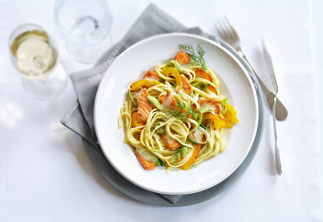 Linguine with salmon and dill sauce
