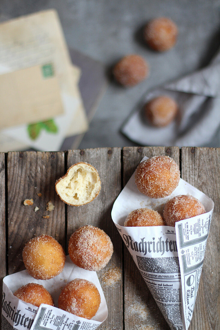 Quark balls with cinnamon sugar to take away