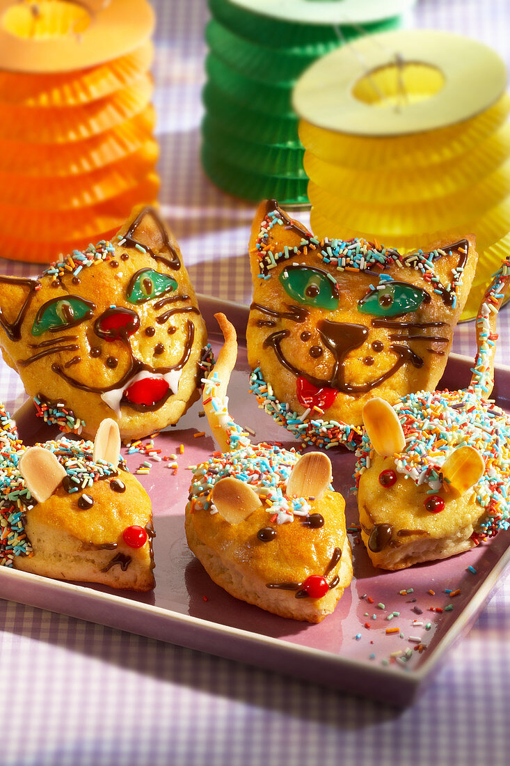 Cat-and-mouse pastries for a children's party
