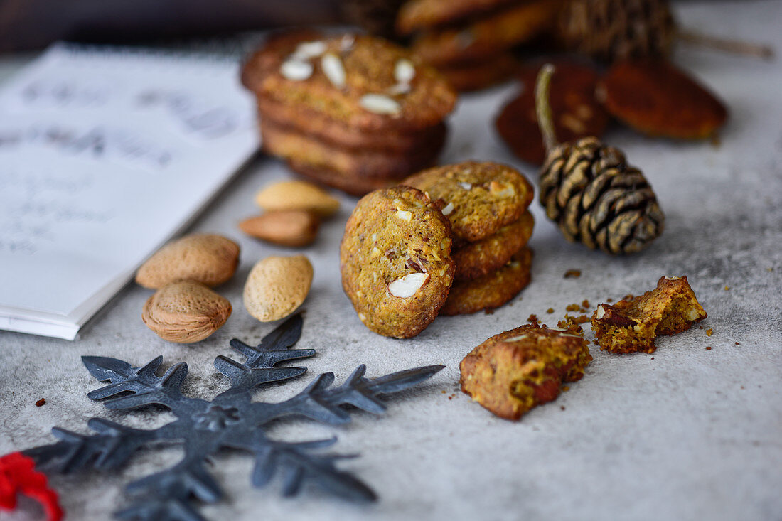 Oldbread cookies with almonds