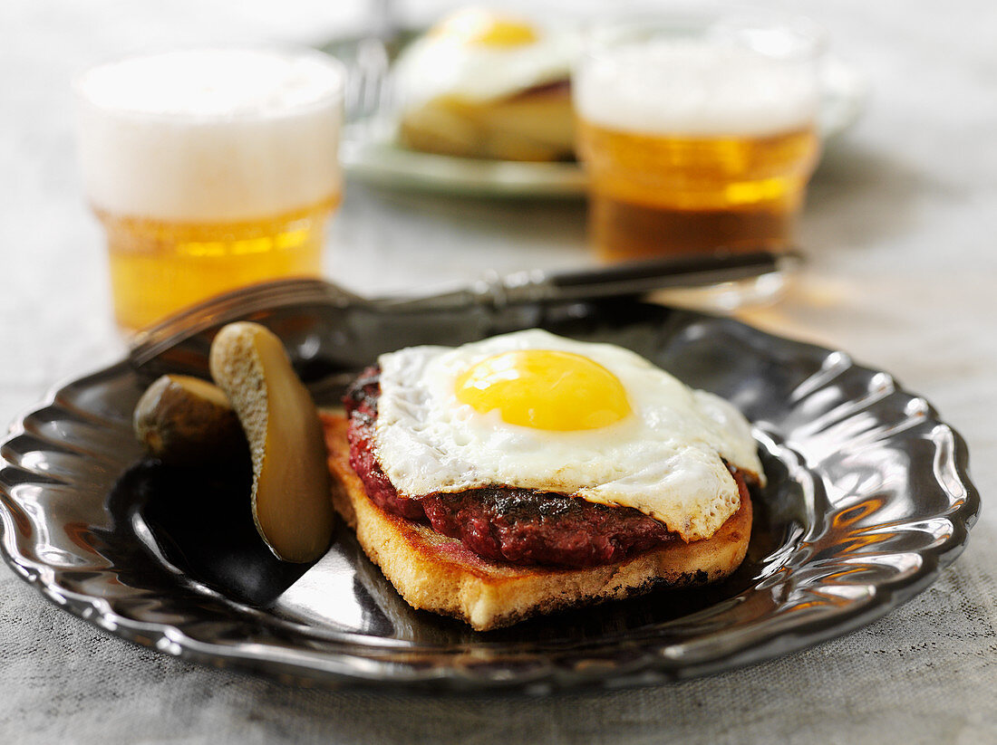 Toast with meat balls and fried egg