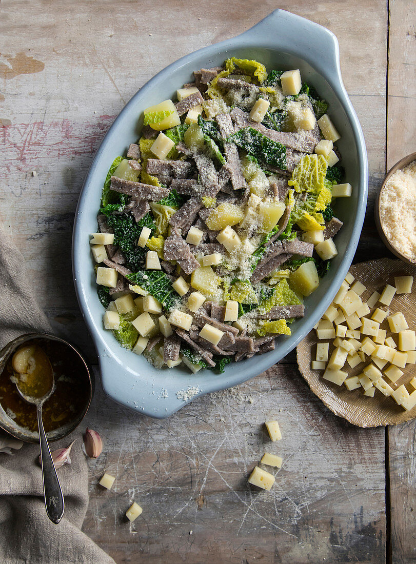 Pizzoccheri di Teglio (Buchweizennudeln mit Wirsing und Käse, Italien)