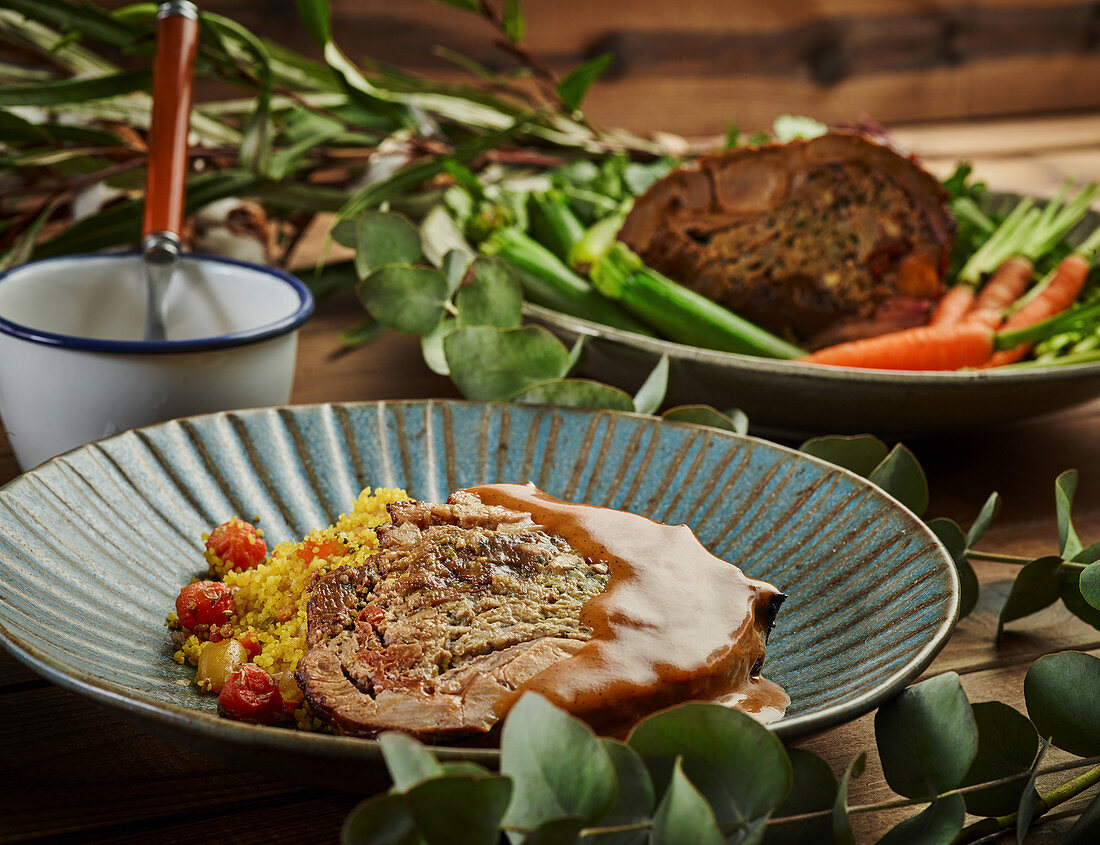 Staffed lamb leg with vegetables and rice