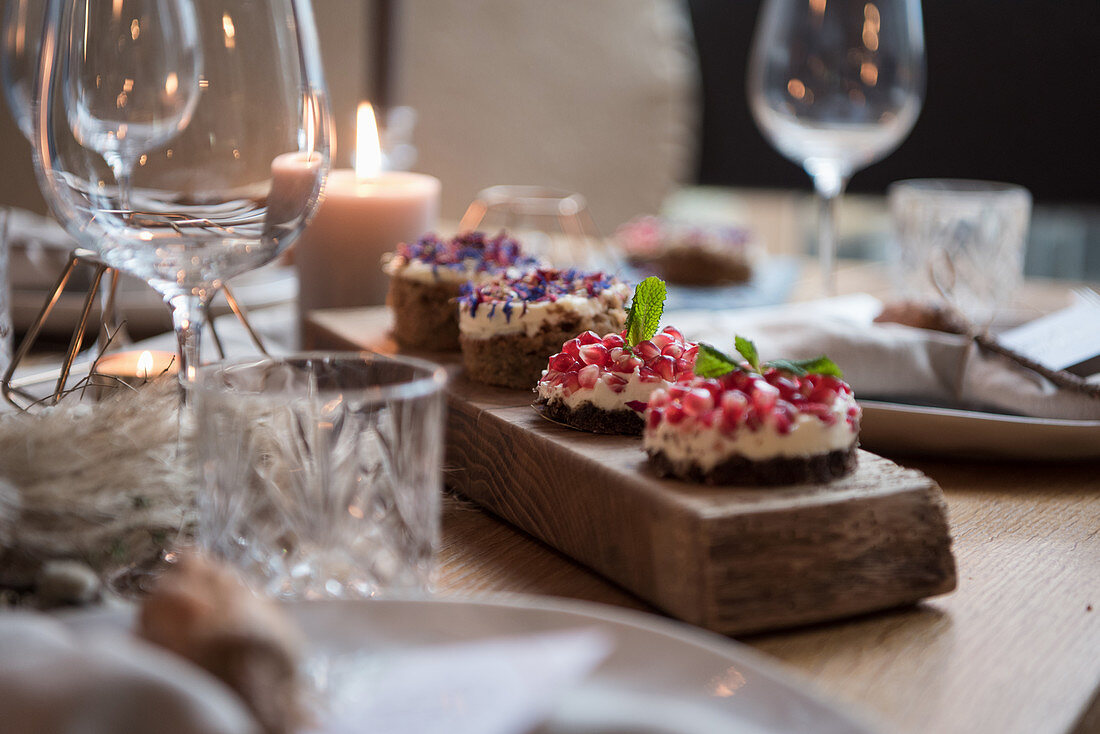 Küchlein mit Granatapfel und Kokosblütenzucker