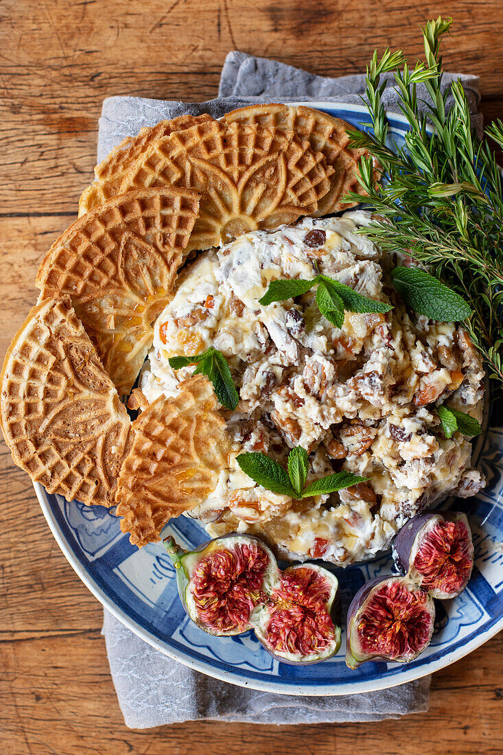 Christmas cheese dip with fresh figs and Italian waffles