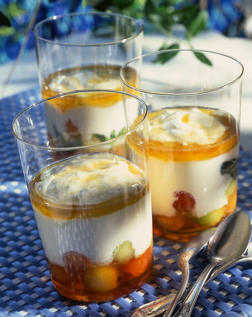 Greek yoghurt with honey and fruit
