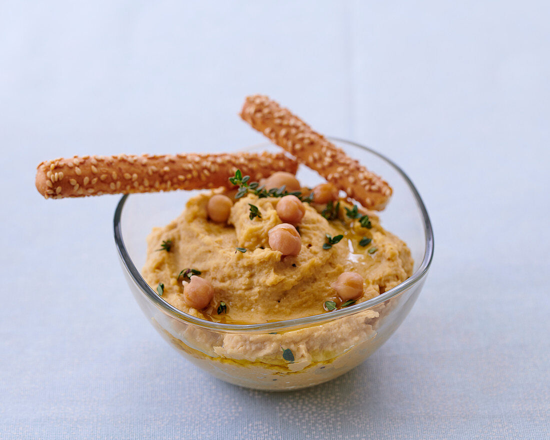 Hummus mit Grissini