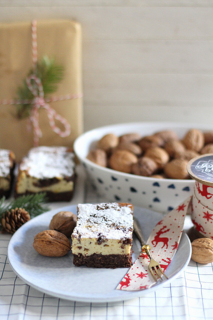 A Christmas cheesecake with poppyseeds