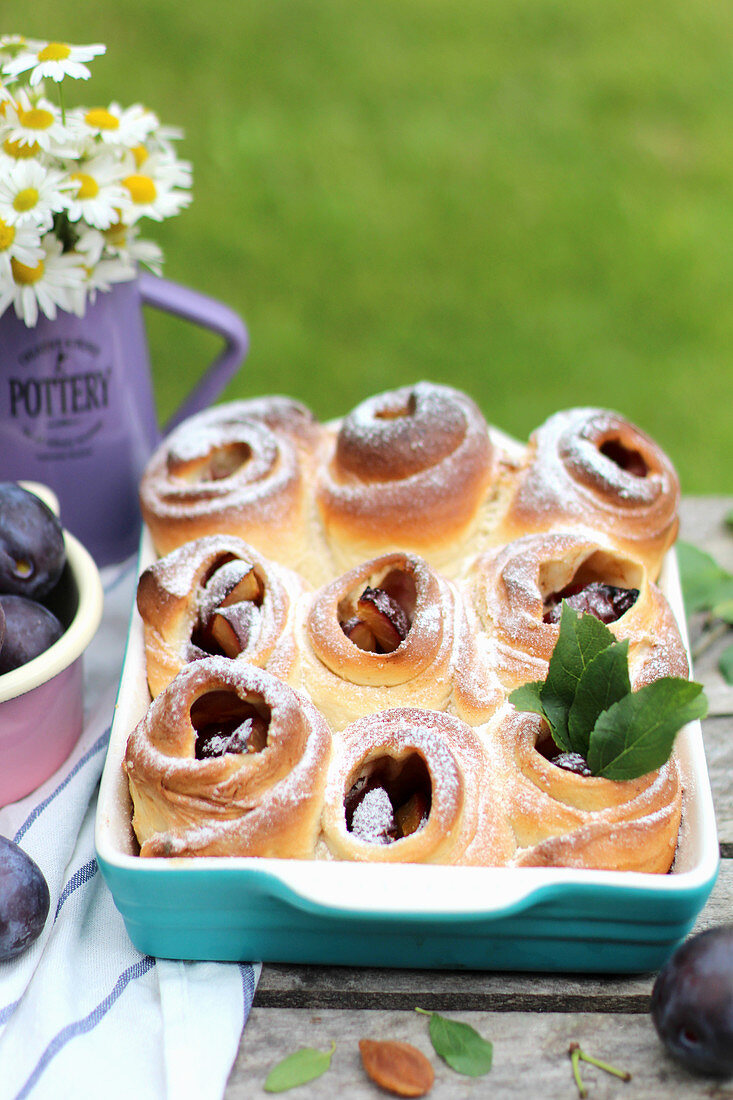 Damson Buchteln (baked, sweet yeast dumplings)