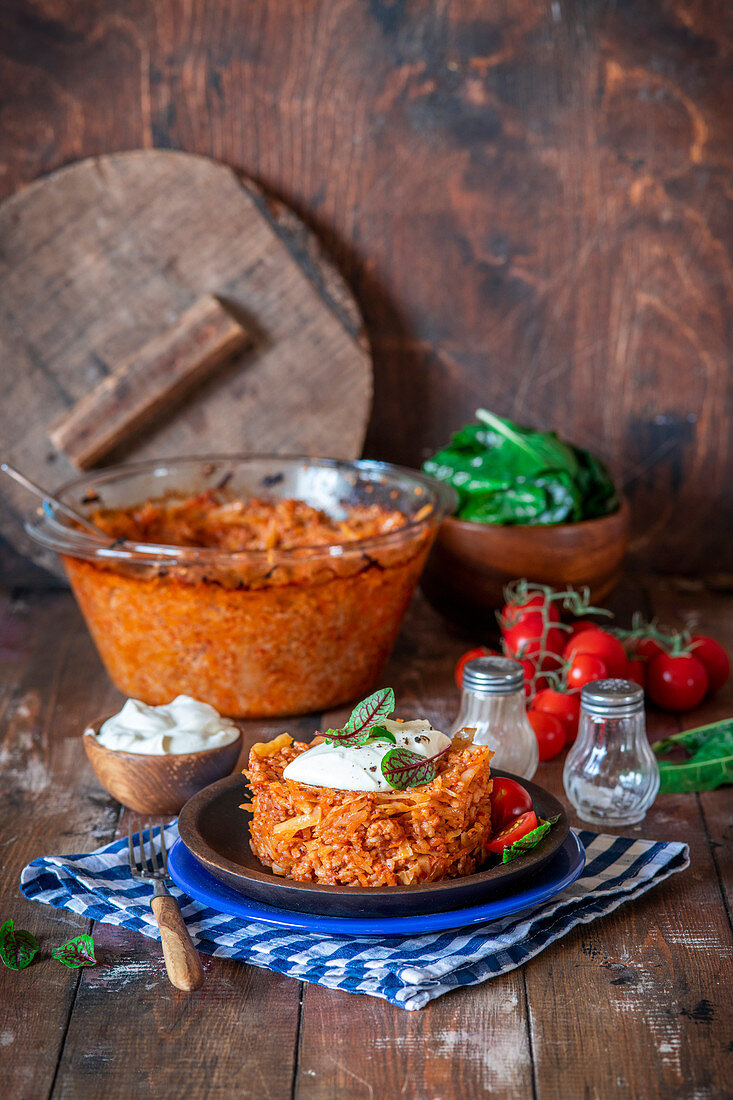 Cabbege rice and meat bake in tomato sauce