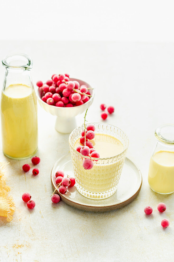 Mango lassi with frozen red currants