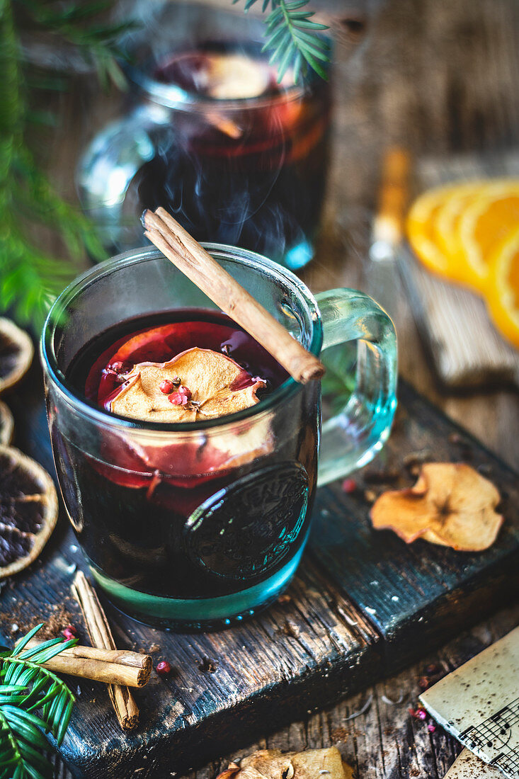 Mulled wine with dried apple slices