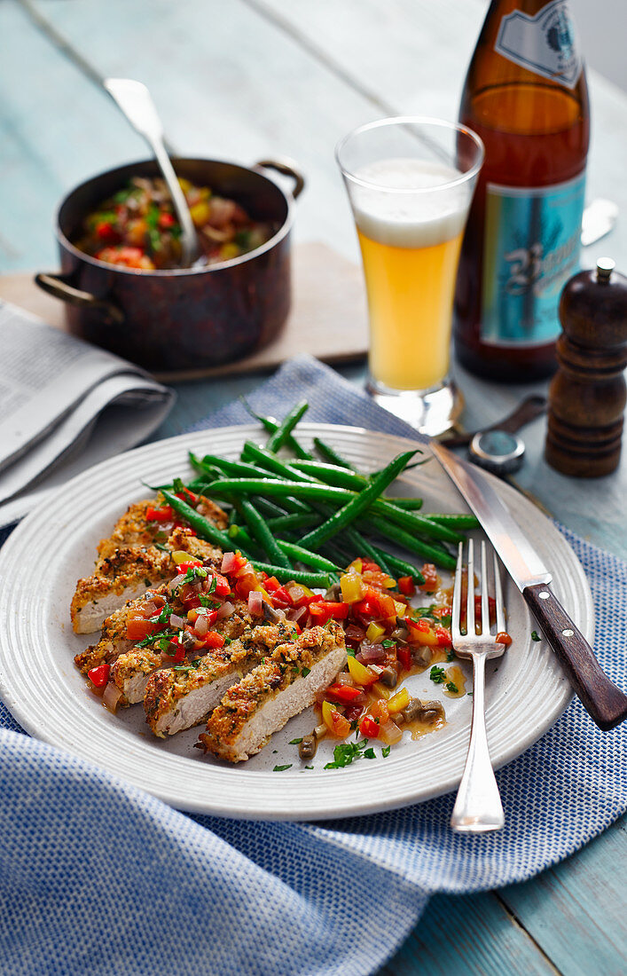 Münchner Schnitzel mit grünen Bohnen und Weissbier